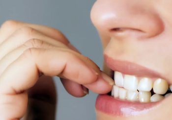 آسیب به دندان‌ها با عادت‌های روزمره نادرست