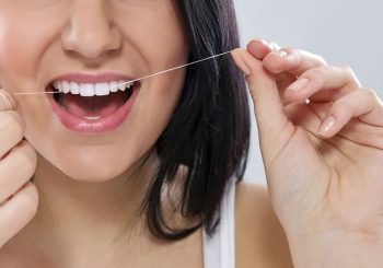 اهمیت استفاده صحیح از نخ دندان برای حفظ سلامت لثه