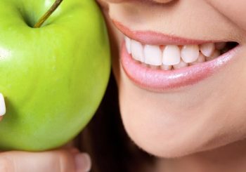 عملکرد ایمپلنت دندانی نزدیک به دندان‌های طبیعی